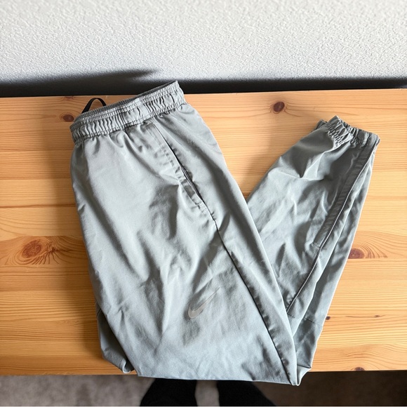 Nike Dri-FIT Challenger Woven Running Pants • Men’s M • Gray • Joggers - Picture 2 of 11